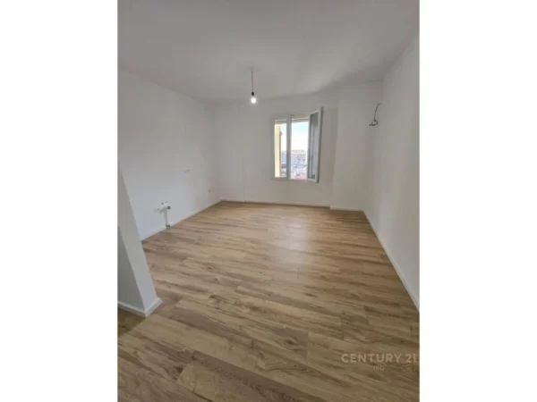 APARTAMENT 2+1 NE XHAMLLIK TE ISH-PROFARMA!!