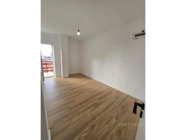 APARTAMENT 2+1 NE XHAMLLIK TE ISH-PROFARMA!!