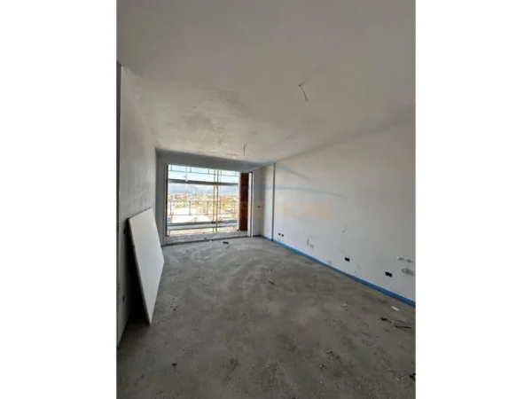 Shitet, Apartament 1+1, Akses Tirana.