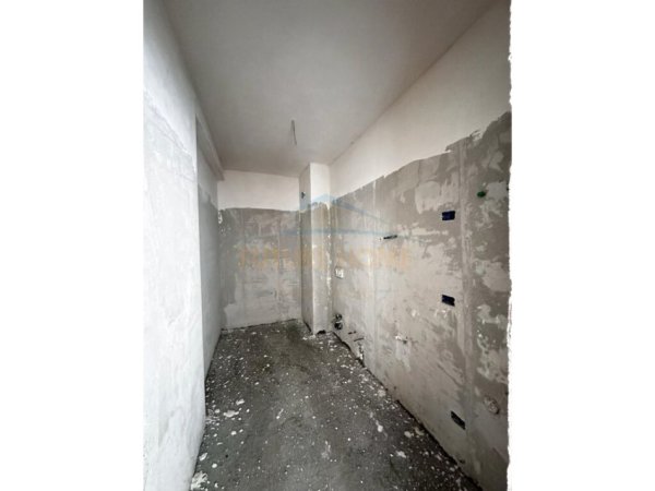 Shitet, Apartament 1+1, Akses Tirana.