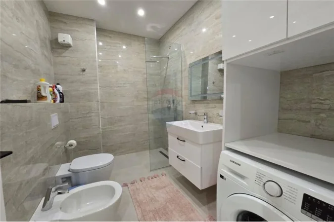 Apartament 2+1+ parkim per qira te Komuna e Parisit !