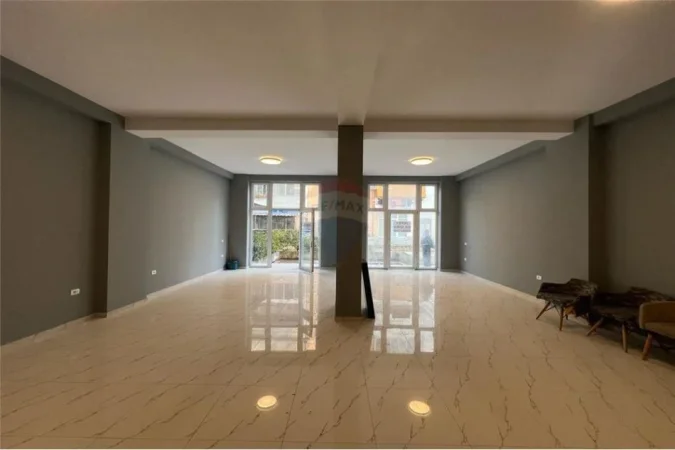 JEPET ME QIRA AMBJENT KOMERCIAL NE ASTIR- 500 euro