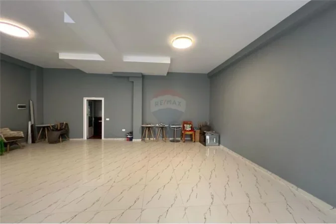 JEPET ME QIRA AMBJENT KOMERCIAL NE ASTIR- 500 euro