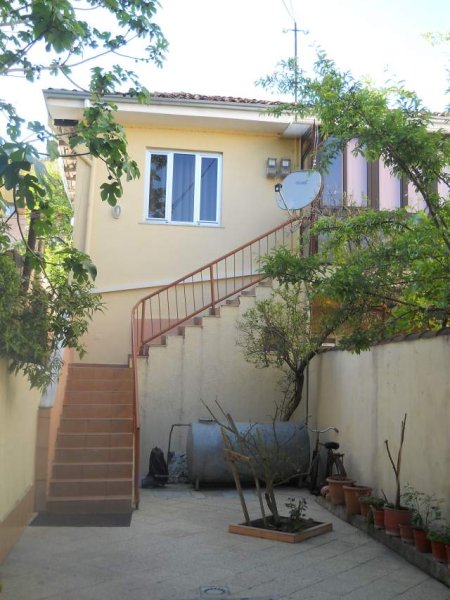 Tirane, shes shtepi 2+1+BLK Kati 2, 100 m² 240.000 Euro (Rruga Fortuzi)