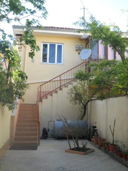 Tirane, shes shtepi 2+1+BLK Kati 2, 100 m² 340.000 Euro (Rruga Fortuzi)