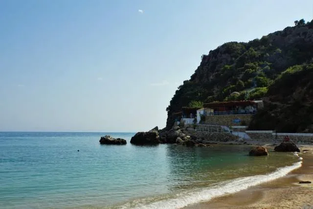 Restaurant-Ostria-Livadh-beach-Himare-Albanie.webp