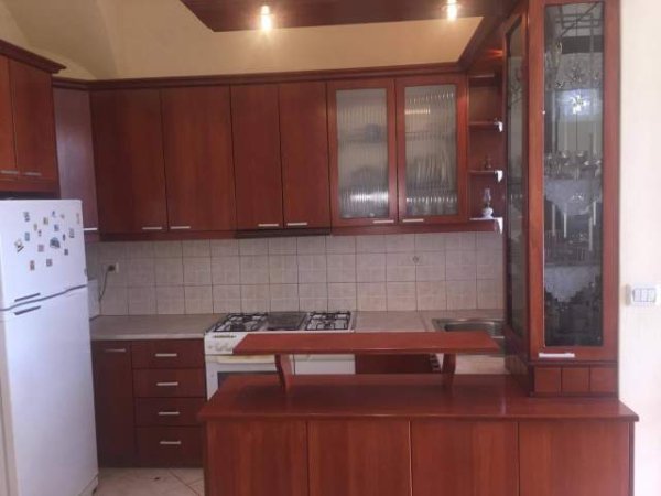 Sarande, jap me qera Vile 1+1+BLK Kati 1, 50 m² 4.000 Leke (Rr. Themistokli Bahima godina nr. 5 hyrja nr. 1)