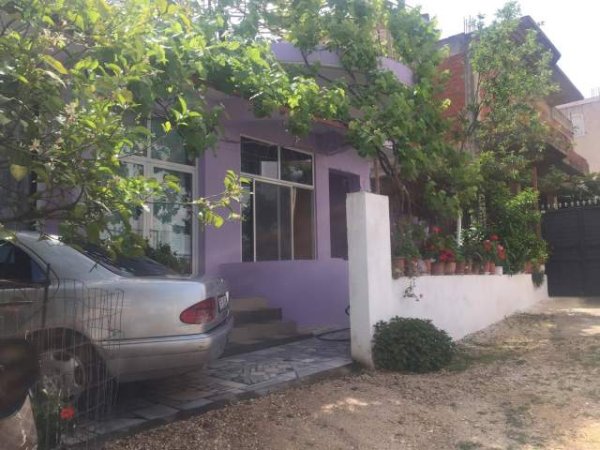 Sarande, jap me qera Vile 1+1+BLK Kati 1, 50 m² 4.000 Leke (Rr. Themistokli Bahima godina nr. 5 hyrja nr. 1)