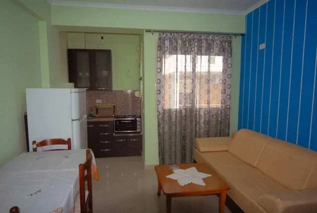 Vlore, jap me qera 2 apartamente ne plazh 1+1+BLK Kati 3, 60 m² 35 €/nata (Uji i ftohte, prane rezidences qeveritare)