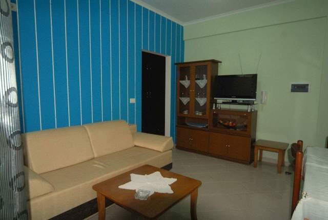 Vlore, jap me qera 2 apartamente ne plazh 1+1+BLK Kati 3, 60 m² 35 €/nata (Uji i ftohte, prane rezidences qeveritare)