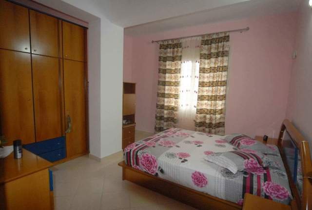 Vlore, jap me qera 2 apartamente ne plazh 1+1+BLK Kati 3, 60 m² 35 €/nata (Uji i ftohte, prane rezidences qeveritare)