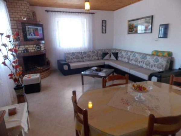 Sarande, jap me qera apartament ne plazh Kati 5, 100 m² 30 Euro (L Nr4 Koder RR Vasil Llaci)