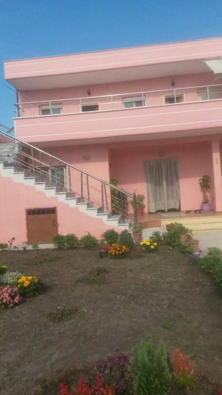 Vlore, ofroj Penthouse Kati 2, 60 m² 2.000 Leke (plazhi i vjeter, 200 m larg nga plazhi)