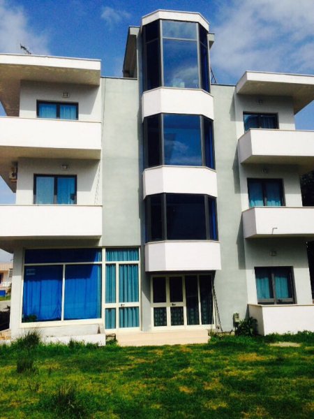 Durres, shes ambjent biznesi 380 m² 680.000 Euro (Zona e Plazhit)