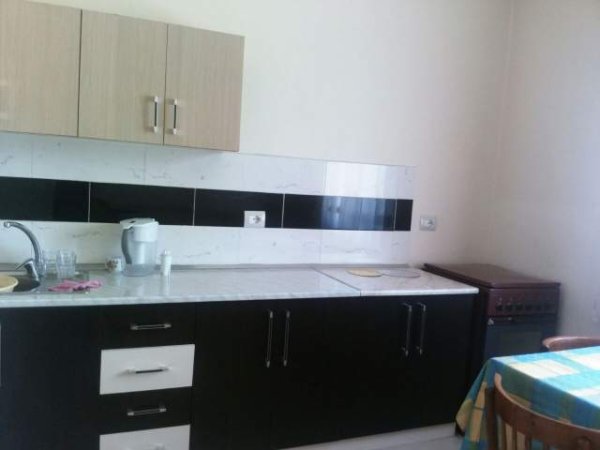 POGRADEC, jap me qera apartament 2+1+BLK 10 metra larg liqenit 100 m² (Perballe turismit, ne qender)