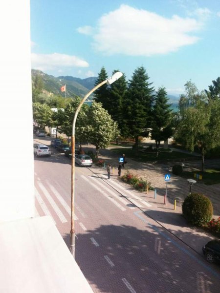 POGRADEC, jap me qera apartament 2+1+BLK 10 metra larg liqenit 100 m² (Perballe turismit, ne qender)