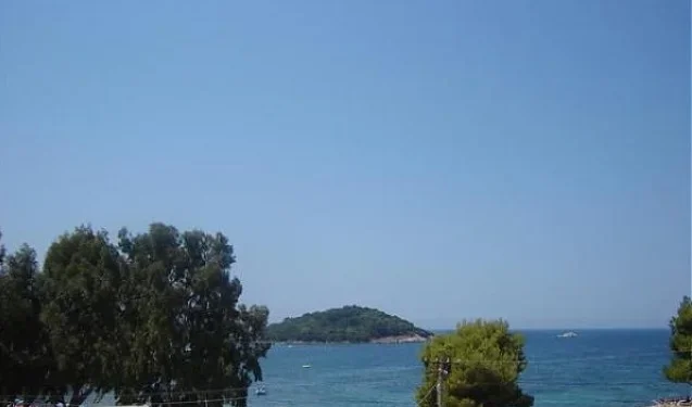 Sarande, jap me qera Vile 170 m²  (Ksamil. Rruga e Detit)