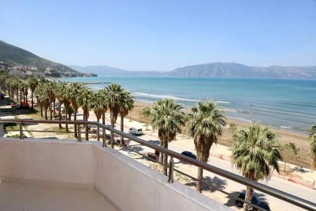 Vlore, ofrojme hyrje plazhi 1+1+BLK Kati 2, 60 m² 2.000 Leke (plazhi i vjeter)