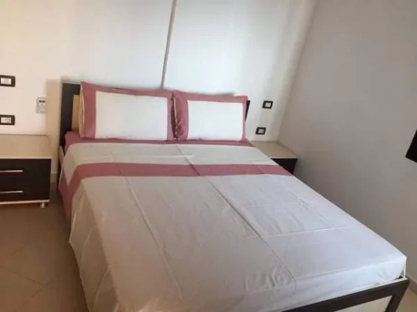 Vlore, jap me qera dhome ne plazh 80 m²  (Radhime)