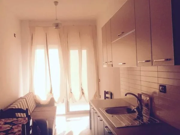 Vlore, jap me qera dhome ne plazh 80 m²  (Radhime)