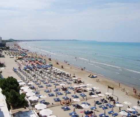 Durres, Shkembi Kavajes, ofrohen apartamente per sezonin e plazhit