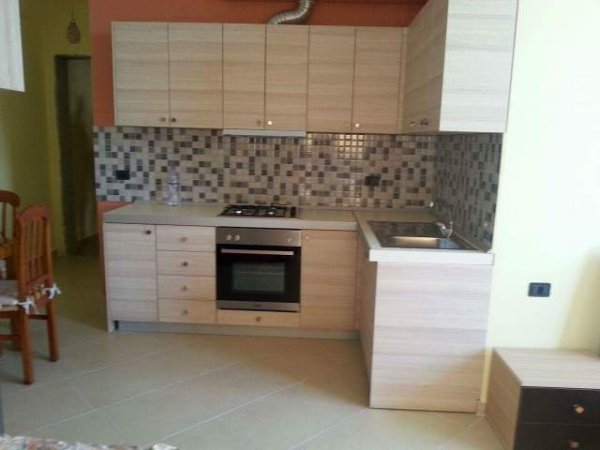 Vlore, jap me qera garsonier 1+1+BLK Kati 4, 60 m² 25 Euro (Pelivan Leskaj Skel pas Hotel Patners)