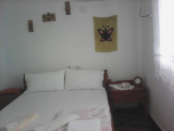 Gjirokaster, Bujtina"AHMETAJ" ofron dhoma teke dhe cift, per turist te huaj dhe vendas.
