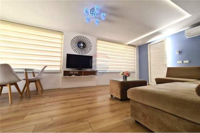 Tirane, jepet me qera apartament 2+1 Kati 4, 80 m² 350 Euro (Komuna e Parisit - Kristal Center)