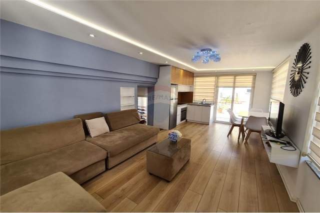 Tirane, jepet me qera apartament 2+1 Kati 4, 80 m² 350 Euro (Komuna e Parisit - Kristal Center)