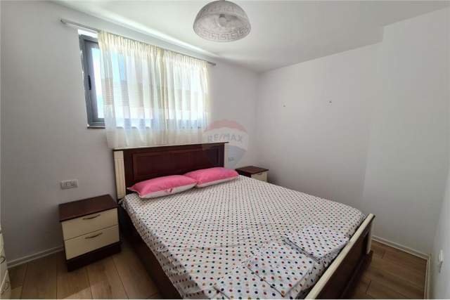 Tirane, jepet me qera apartament 2+1 Kati 4, 80 m² 350 Euro (Komuna e Parisit - Kristal Center)