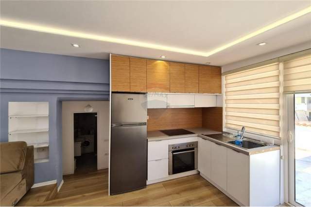 Tirane, jepet me qera apartament 2+1 Kati 4, 80 m² 350 Euro (Komuna e Parisit - Kristal Center)