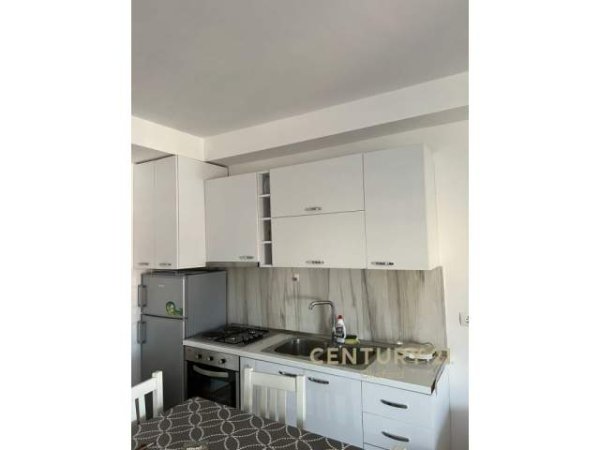 Tirane, jepet me qera apartament 1+1 Kati 8, 41 m² 350 Euro (Ish fusha e aviacionit)