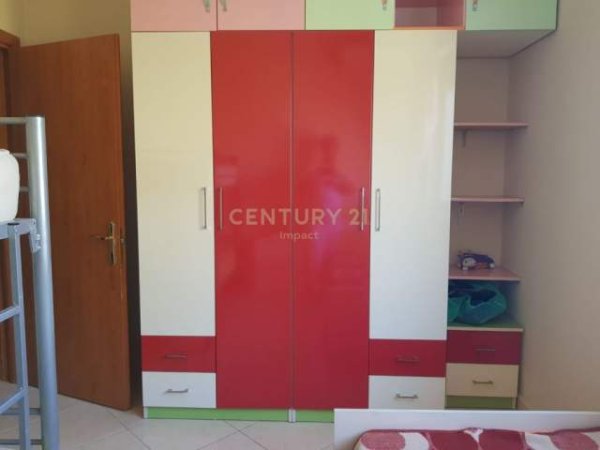 Tirane, jepet me qera apartament 2+1+BLK Kati 3, 113 m² 430 Euro (Kopshti Botanik)