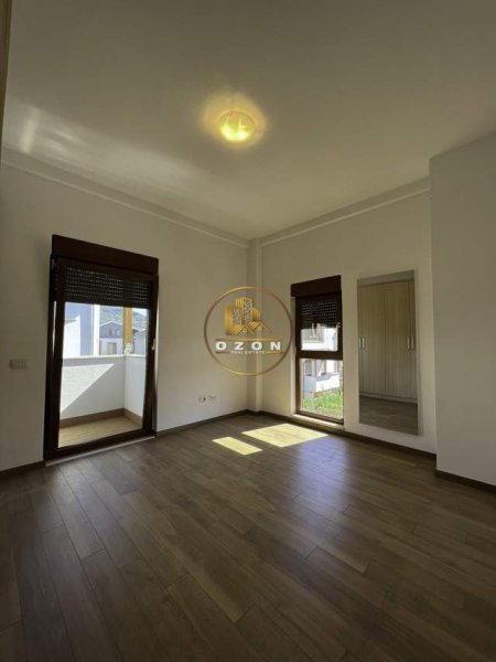 Tirane, jepet me qera Vile 3 Katshe Kati 0, 438 m² 2.500 Euro (TEG)