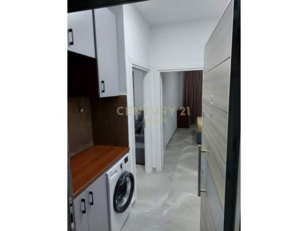 Tirane, jepet me qera apartament 1+1 Kati 7, 64 m² 350 Euro (QSUT)