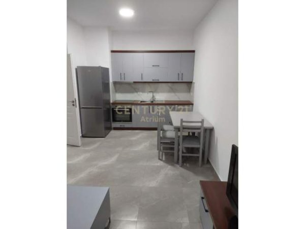 Tirane, jepet me qera apartament 1+1 Kati 7, 64 m² 350 Euro (QSUT)
