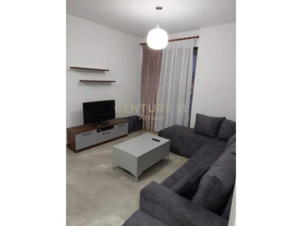 Tirane, jepet me qera apartament 1+1 Kati 7, 64 m² 350 Euro (QSUT)