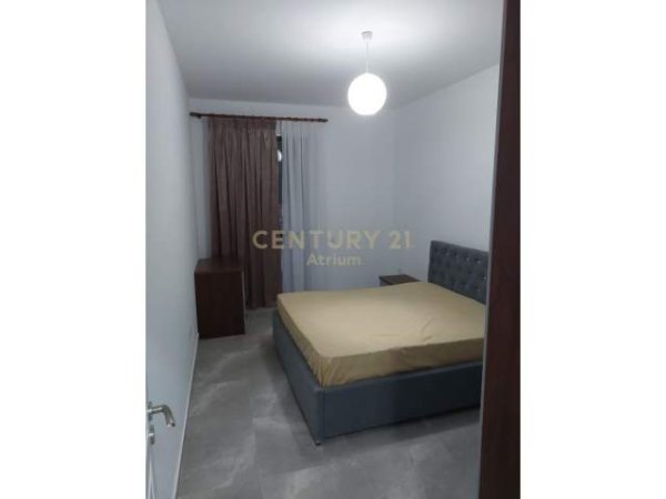 Tirane, jepet me qera apartament 1+1 Kati 7, 64 m² 350 Euro (QSUT)