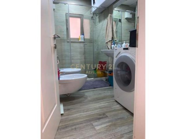 Tirane, jepet me qera apartament 2+1 Kati 1, 96 m² 850 Euro (Qender)