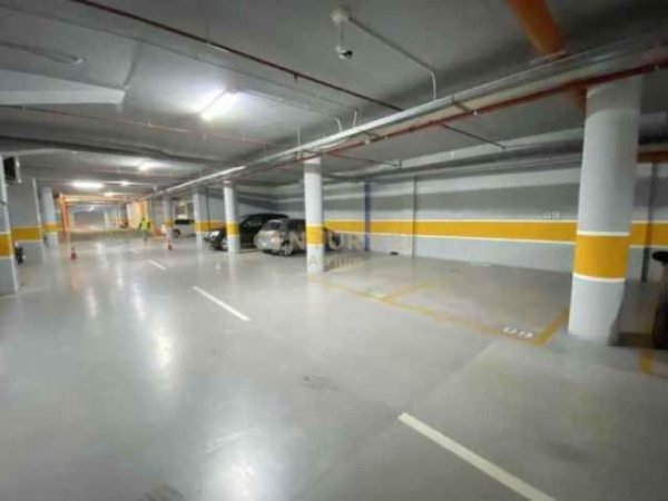 Tirane, jepet me qera apartament 2+1 Kati 1, 96 m² 850 Euro (Qender)
