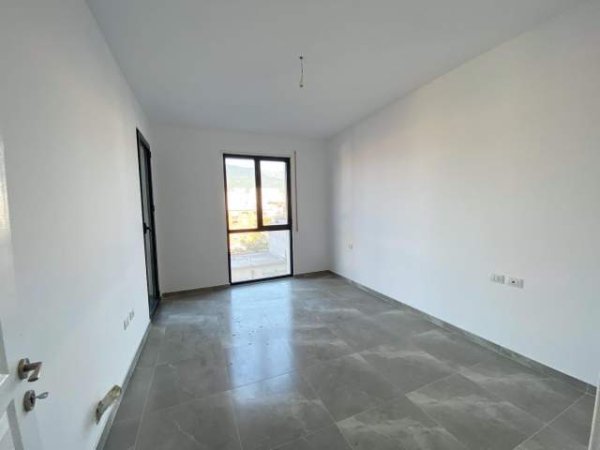 Tirane, jepet me qera apartament 1+1+BLK Kati 2, 64 m² 250 Euro (Rruga Kongresi i Manastirit)