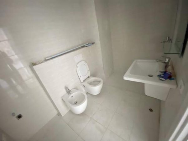 Tirane, jepet me qera apartament 1+1+BLK Kati 2, 64 m² 250 Euro (Rruga Kongresi i Manastirit)