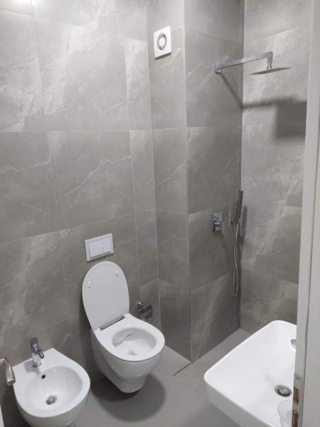 Tirane, jepet me qera apartament 1+1+BLK Kati 7, 64 m² 350 Euro (KONGRESI I MANASTIRIT)