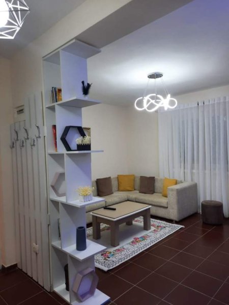 Tirane, jepet me qera apartament 2+1+BLK Kati 4, 85 m² 420 Euro (KONGRESI I MANASTIRIT)