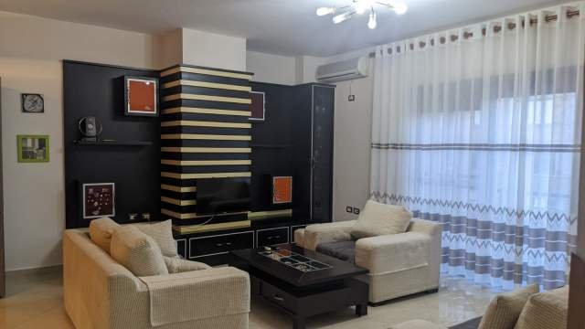 Tirane, jepet me qera apartament 2+1+A+BLK Kati 4, 112 m² 550 Euro (Rruga e Barrikadave, afer gjimnazit Sami Frasheri)