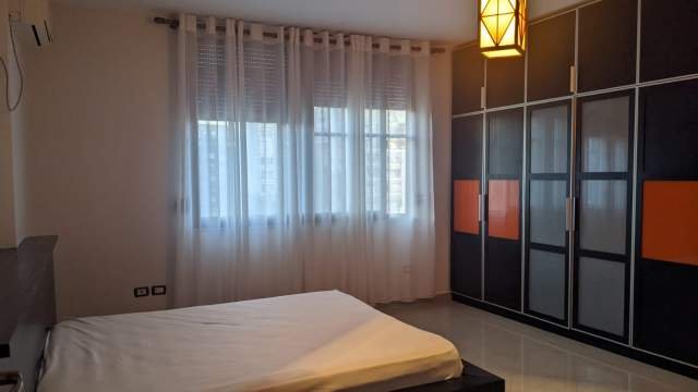 Tirane, jepet me qera apartament 2+1+A+BLK Kati 4, 112 m² 550 Euro (Rruga e Barrikadave, afer gjimnazit Sami Frasheri)