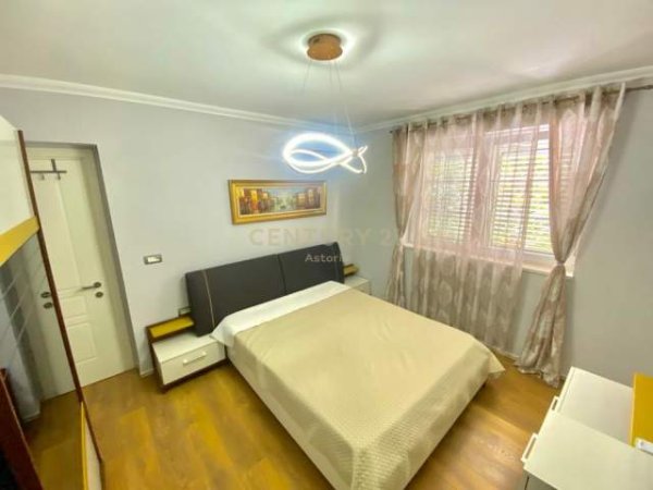 Tirane, jepet me qera apartament 1+1 Kati 2, 57 m² 550 Euro (Liqeni i Tranes)