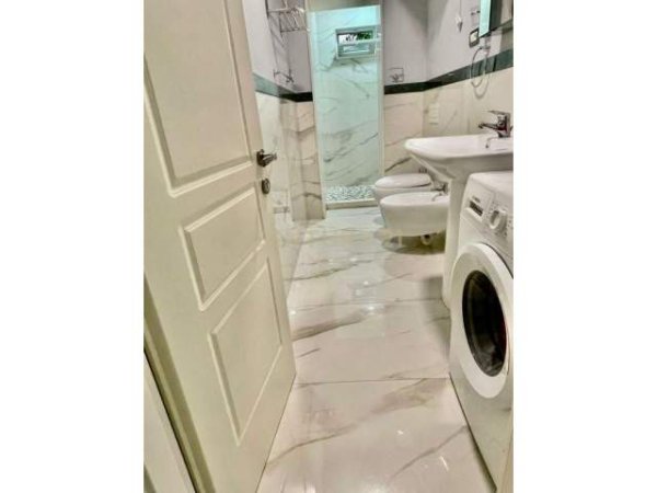 Tirane, jepet me qera apartament 1+1 Kati 2, 57 m² 550 Euro (Liqeni i Tranes)