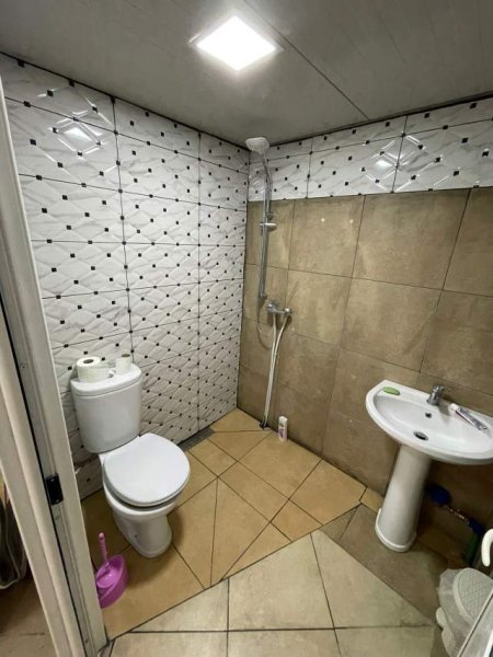 Tirane, jap me qera garsonier 2 Katshe Kati 1, 50 m² 25.000 Leke (Rruga 5 Maji)