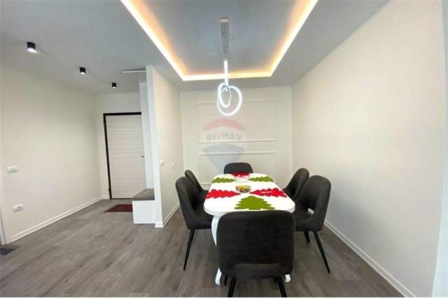 Tirane, jepet me qera apartament 1+1 Kati 3, 87 m² 500 Euro (Fusha e Aviacionit, Shqipëri)